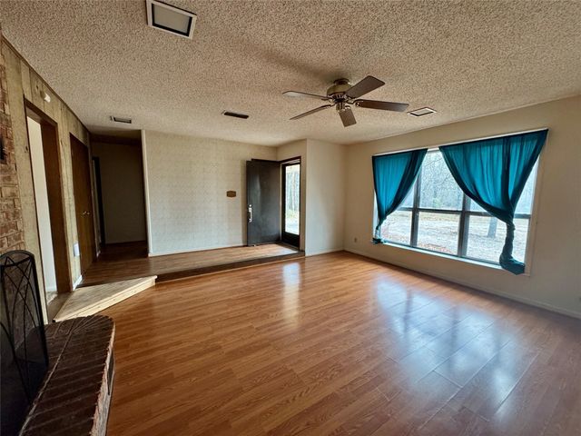 1304 W Wise Street, Bowie, TX 76230