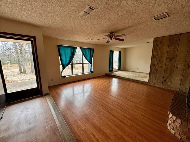 1304 W Wise Street, Bowie, TX 76230