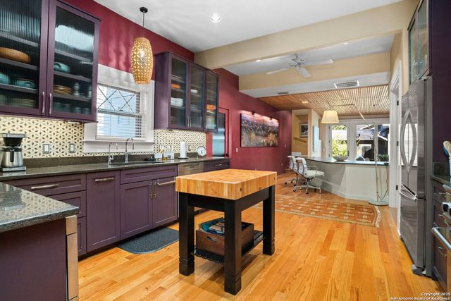 725 E Woodlawn Avenue, San Antonio, TX 78212