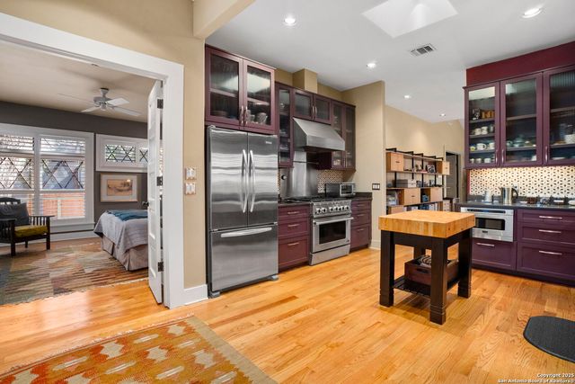 725 E Woodlawn Avenue, San Antonio, TX 78212