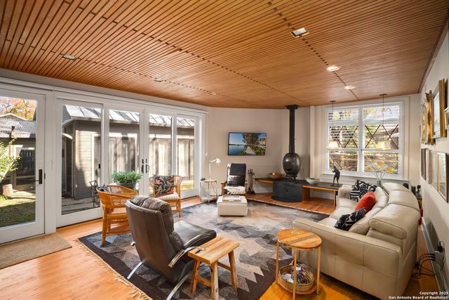 725 E Woodlawn Avenue, San Antonio, TX 78212