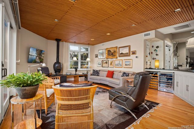 725 E Woodlawn Avenue, San Antonio, TX 78212