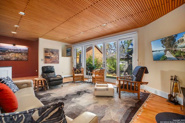 725 E Woodlawn Avenue, San Antonio, TX 78212