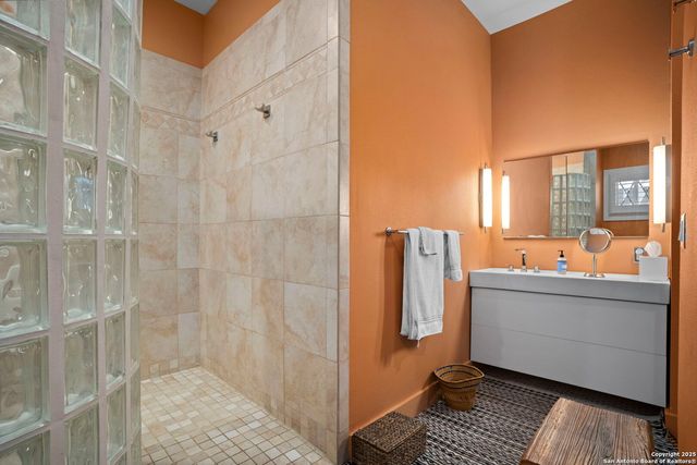 725 E Woodlawn Avenue, San Antonio, TX 78212