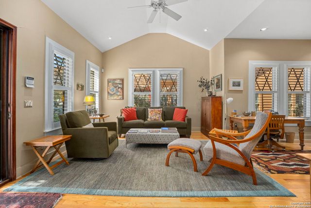 725 E Woodlawn Avenue, San Antonio, TX 78212