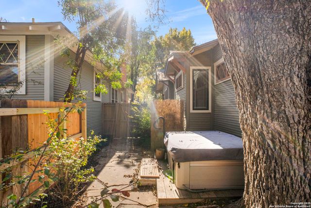 725 E Woodlawn Avenue, San Antonio, TX 78212