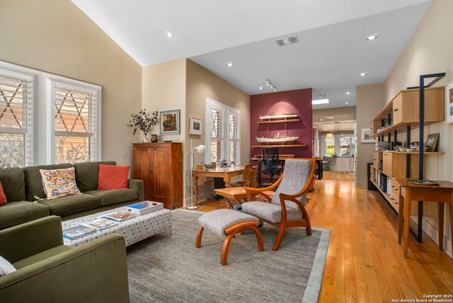 725 E Woodlawn Avenue, San Antonio, TX 78212