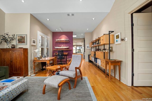 725 E Woodlawn Avenue, San Antonio, TX 78212