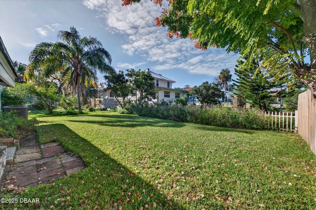 930 Daytona Avenue, Holly Hill, FL 32117