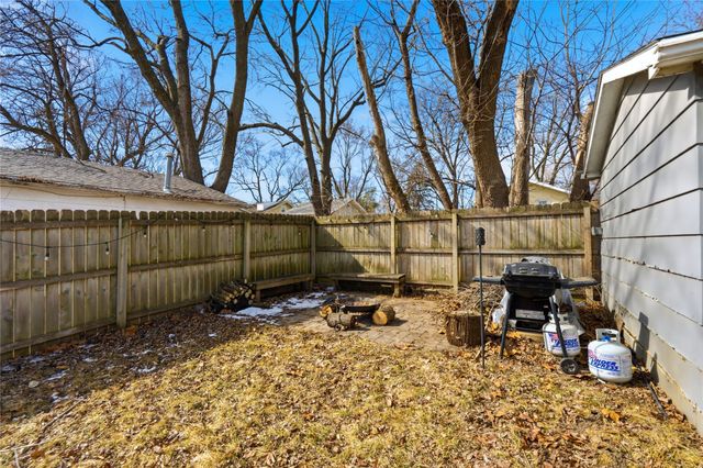 2016 30th Street, Des Moines, IA 50310