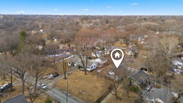 2016 30th Street, Des Moines, IA 50310