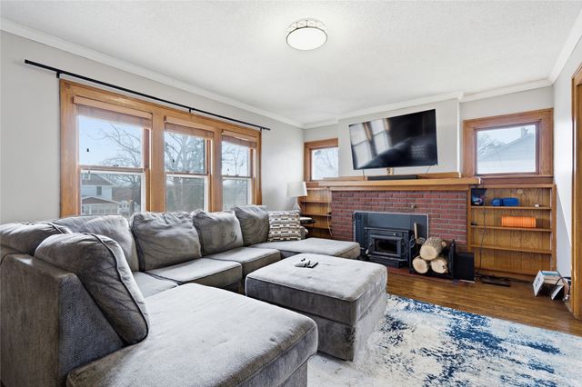 2016 30th Street, Des Moines, IA 50310