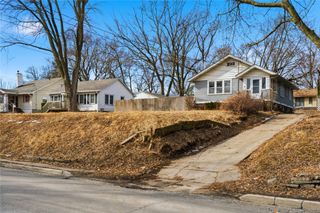 2016 30th Street, Des Moines, IA 50310
