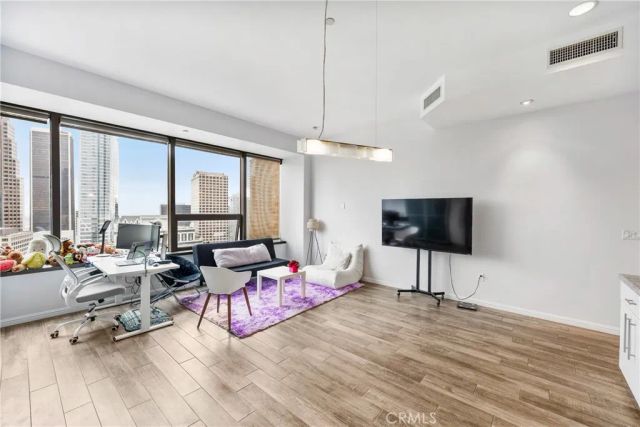 1100 Wilshire Boulevard 2607, Los Angeles, CA 90017