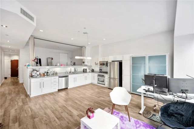 1100 Wilshire Boulevard 2607, Los Angeles, CA 90017