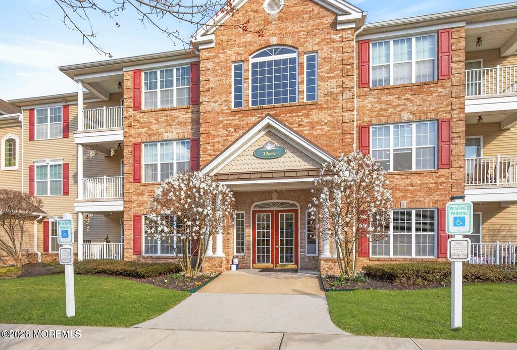 326 Sophee Lane, Lakewood, NJ 08701