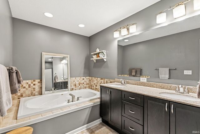 15209 Bristlecone Court, Fort Wayne, IN 46814