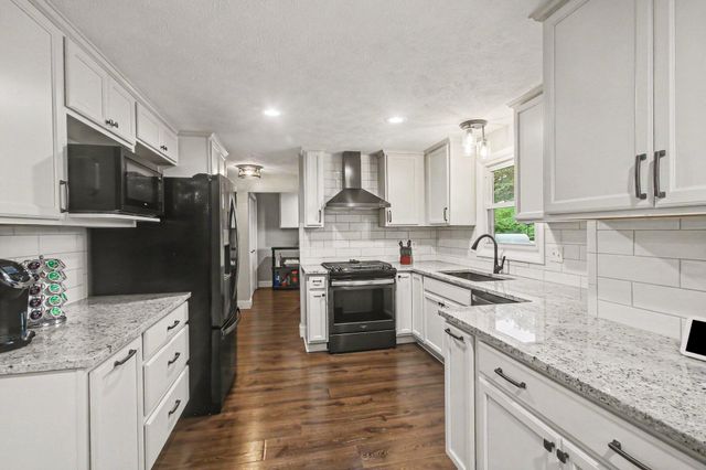 16242 Suffolk Drive, Spring Lake, MI 49456