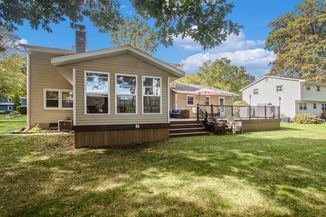 16242 Suffolk Drive, Spring Lake, MI 49456