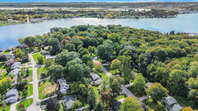 16242 Suffolk Drive, Spring Lake, MI 49456