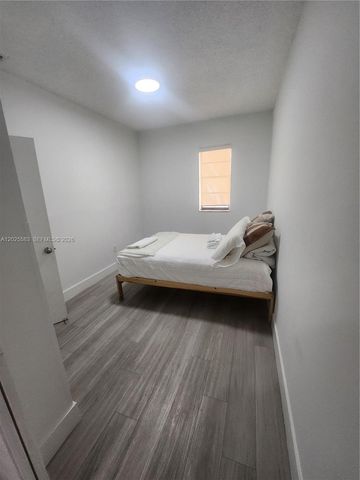 2700 Collins Ave 302, Miami Beach, FL 33140