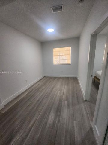 2700 Collins Ave 302, Miami Beach, FL 33140