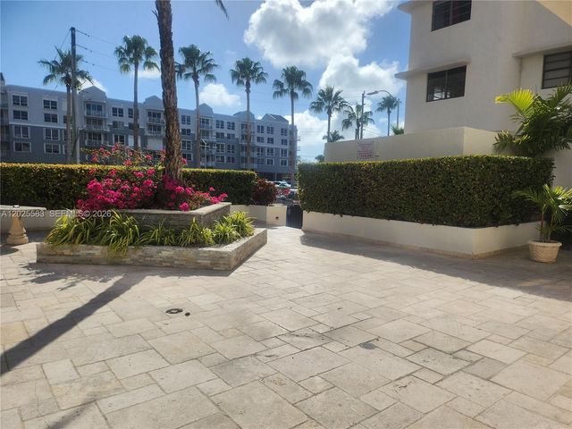 2700 Collins Ave 302, Miami Beach, FL 33140