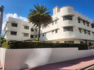 2700 Collins Ave 302, Miami Beach, FL 33140