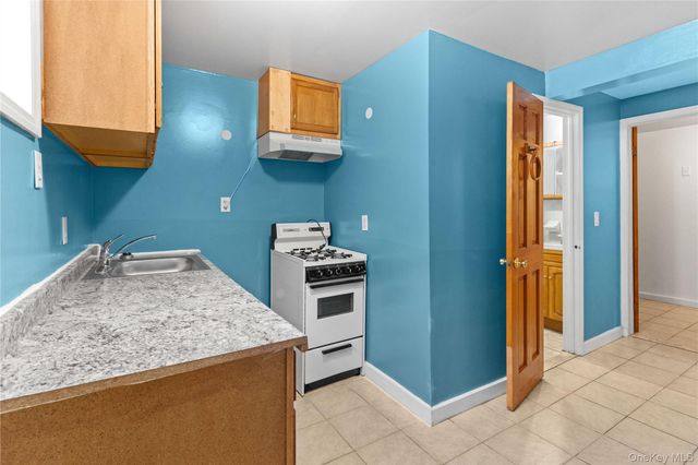 21 Wendover Road, Yonkers, NY 10705