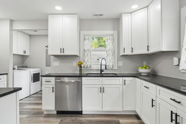 418 S Lake Terrace, Mundelein, IL 60060