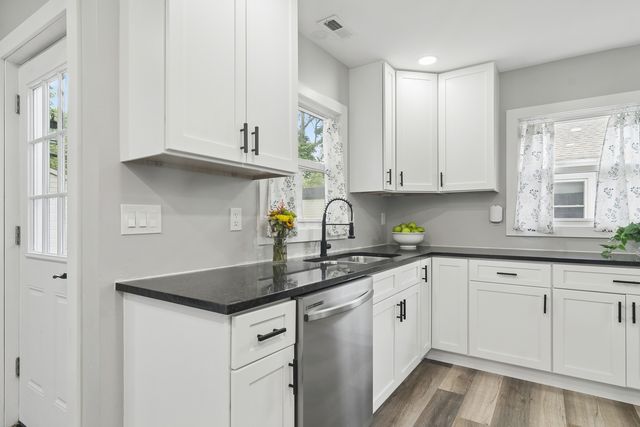 418 S Lake Terrace, Mundelein, IL 60060