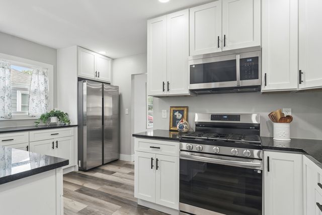 418 S Lake Terrace, Mundelein, IL 60060