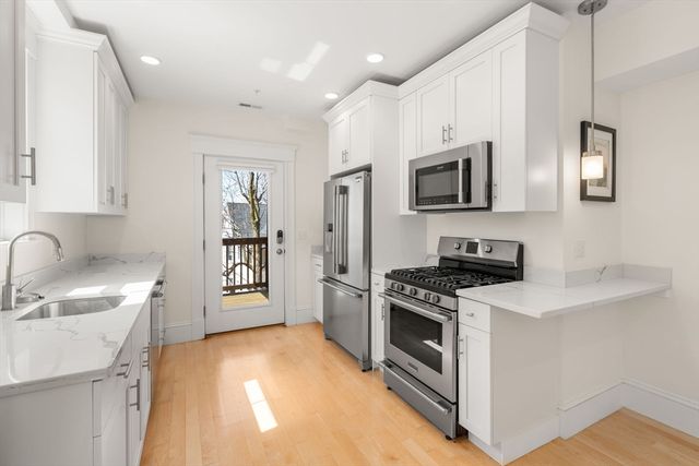 100 Bartlett St 2, Somerville, MA 02145