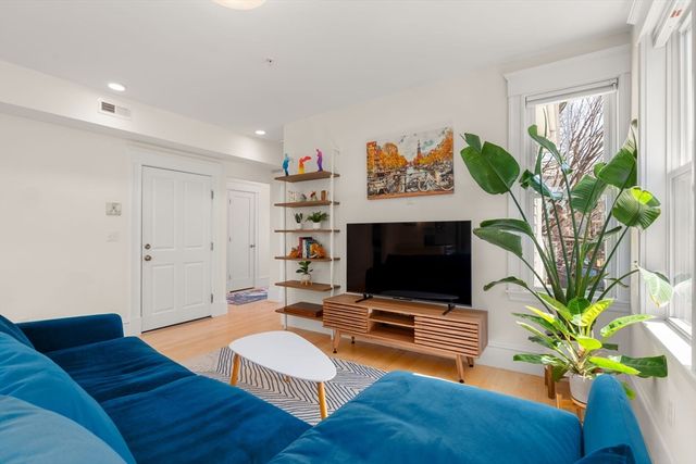 100 Bartlett St 2, Somerville, MA 02145