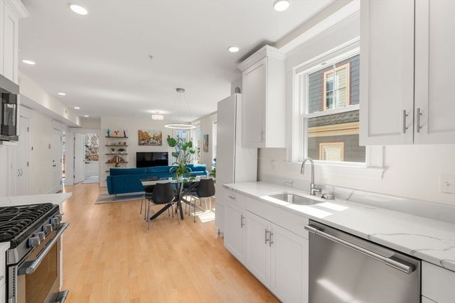 100 Bartlett St 2, Somerville, MA 02145