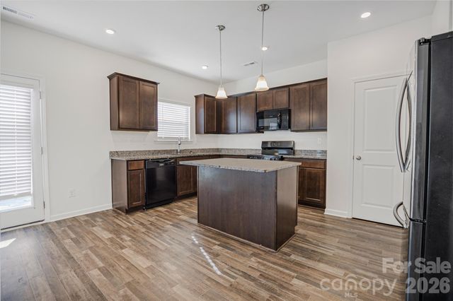 7008 Amberhouse Drive, Charlotte, NC 28212