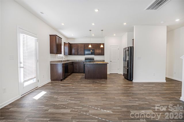 7008 Amberhouse Drive, Charlotte, NC 28212