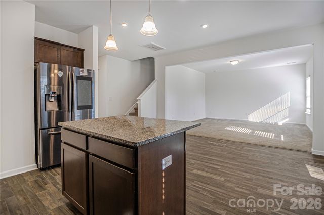 7008 Amberhouse Drive, Charlotte, NC 28212