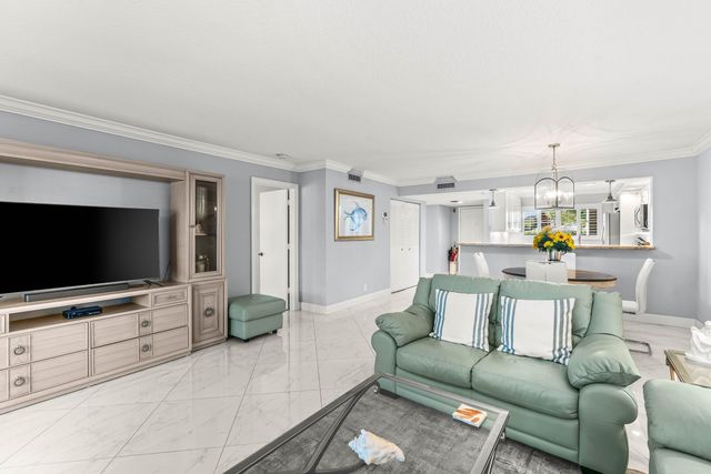 12926 Briarlake Drive 102, West Palm Beach, FL 33418