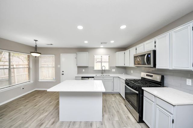 4915 Pecan Grove Drive, Pearland, TX 77584