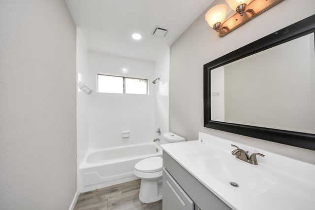 4915 Pecan Grove Drive, Pearland, TX 77584