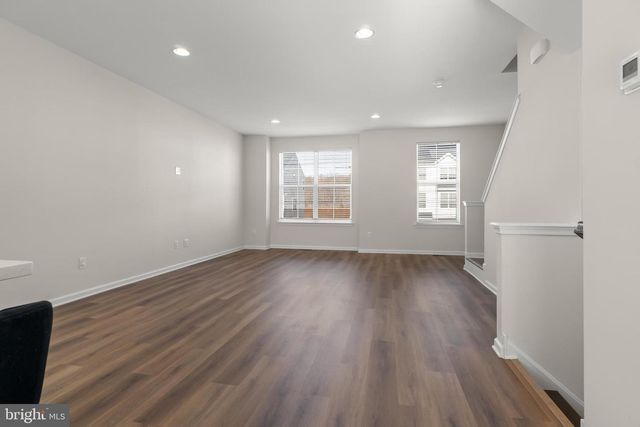 69 AVIARY RD, West Deptford, NJ 08086