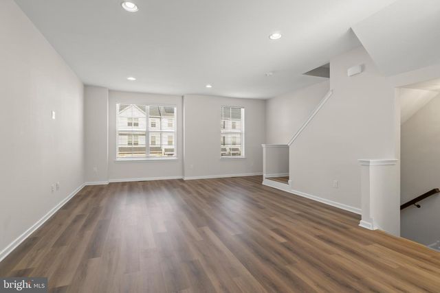 69 AVIARY RD, West Deptford, NJ 08086