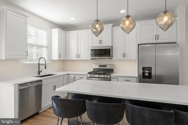 69 AVIARY RD, West Deptford, NJ 08086