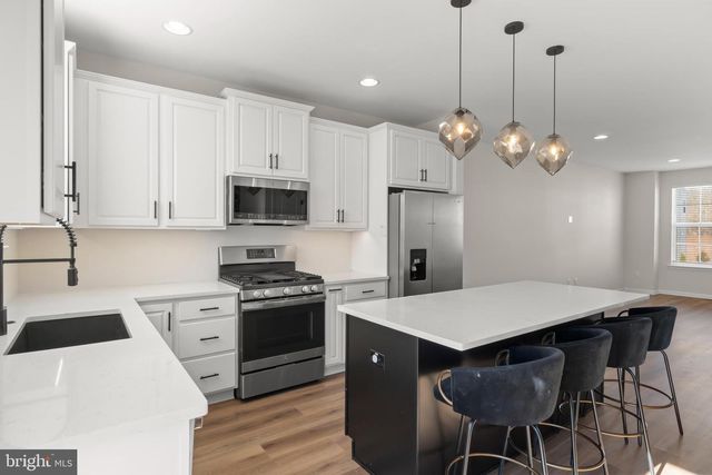 69 AVIARY RD, West Deptford, NJ 08086