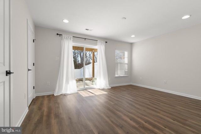 69 AVIARY RD, West Deptford, NJ 08086