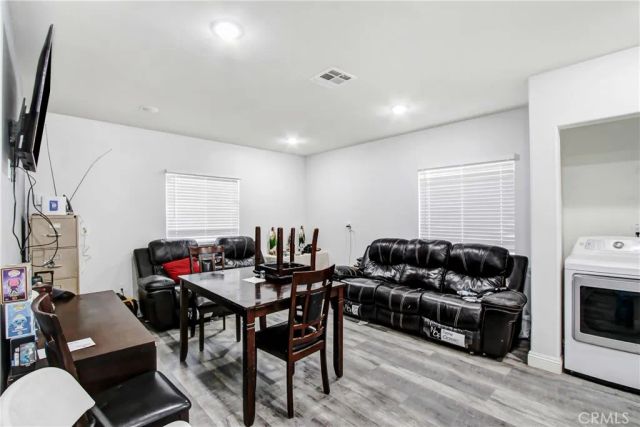 8426 Greenpoint, Riverside, CA 92503