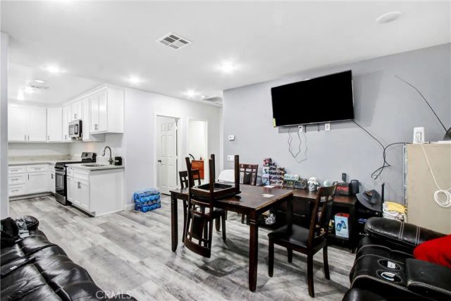 8426 Greenpoint, Riverside, CA 92503