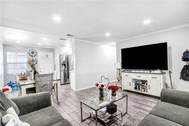 8426 Greenpoint, Riverside, CA 92503