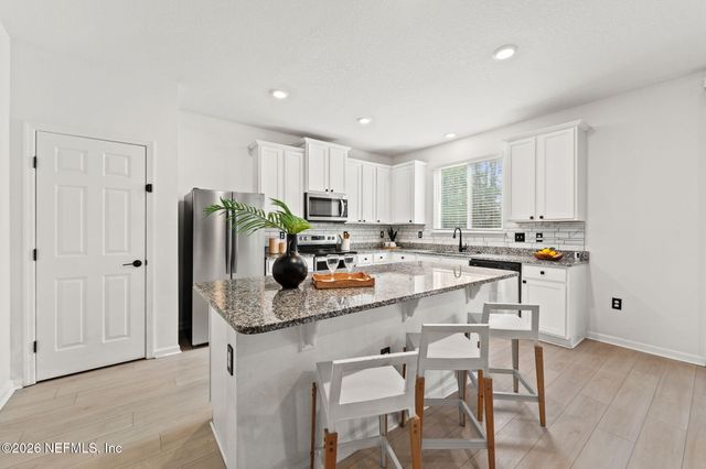 1319 PANTHER LAKE Parkway, Jacksonville, FL 32221